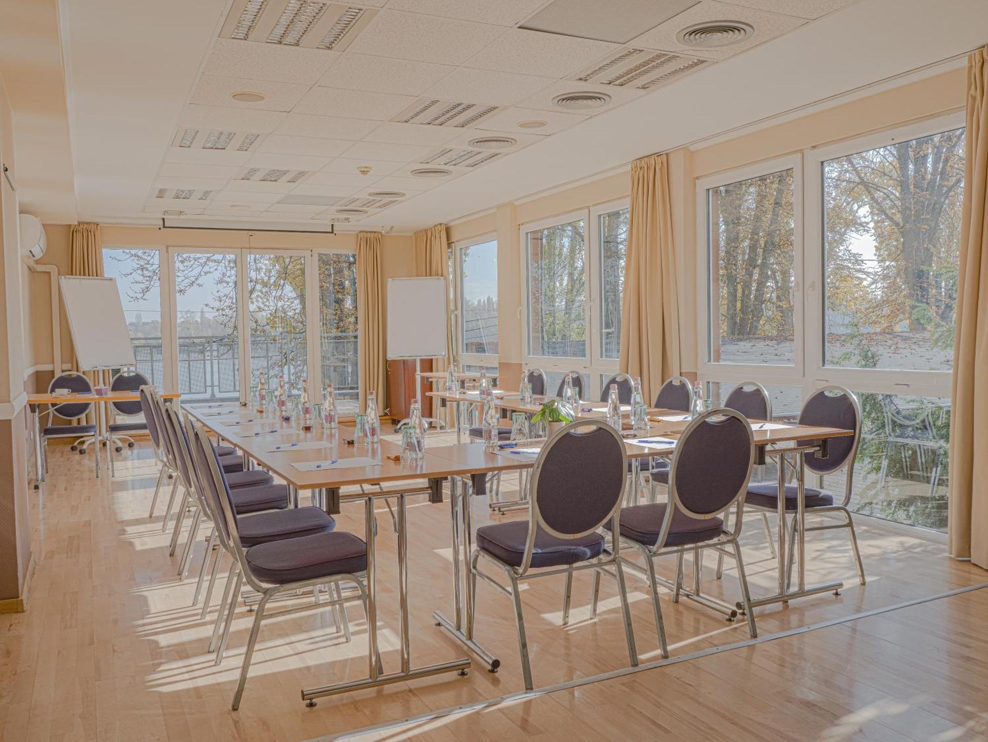 Holiday Beach Budapest Wellness Hotel With Sauna Park Экстерьер фото