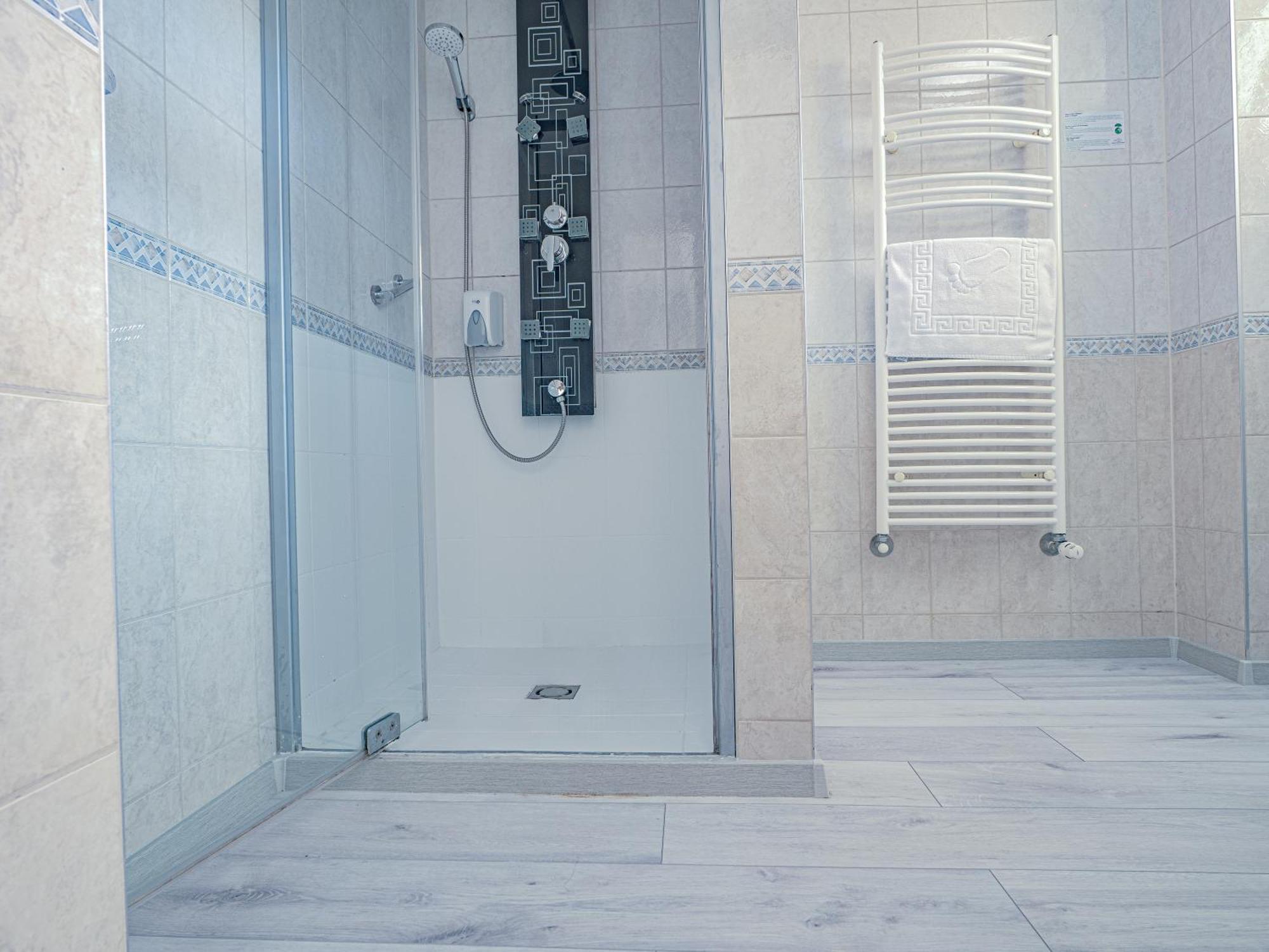 Holiday Beach Budapest Wellness Hotel With Sauna Park Экстерьер фото