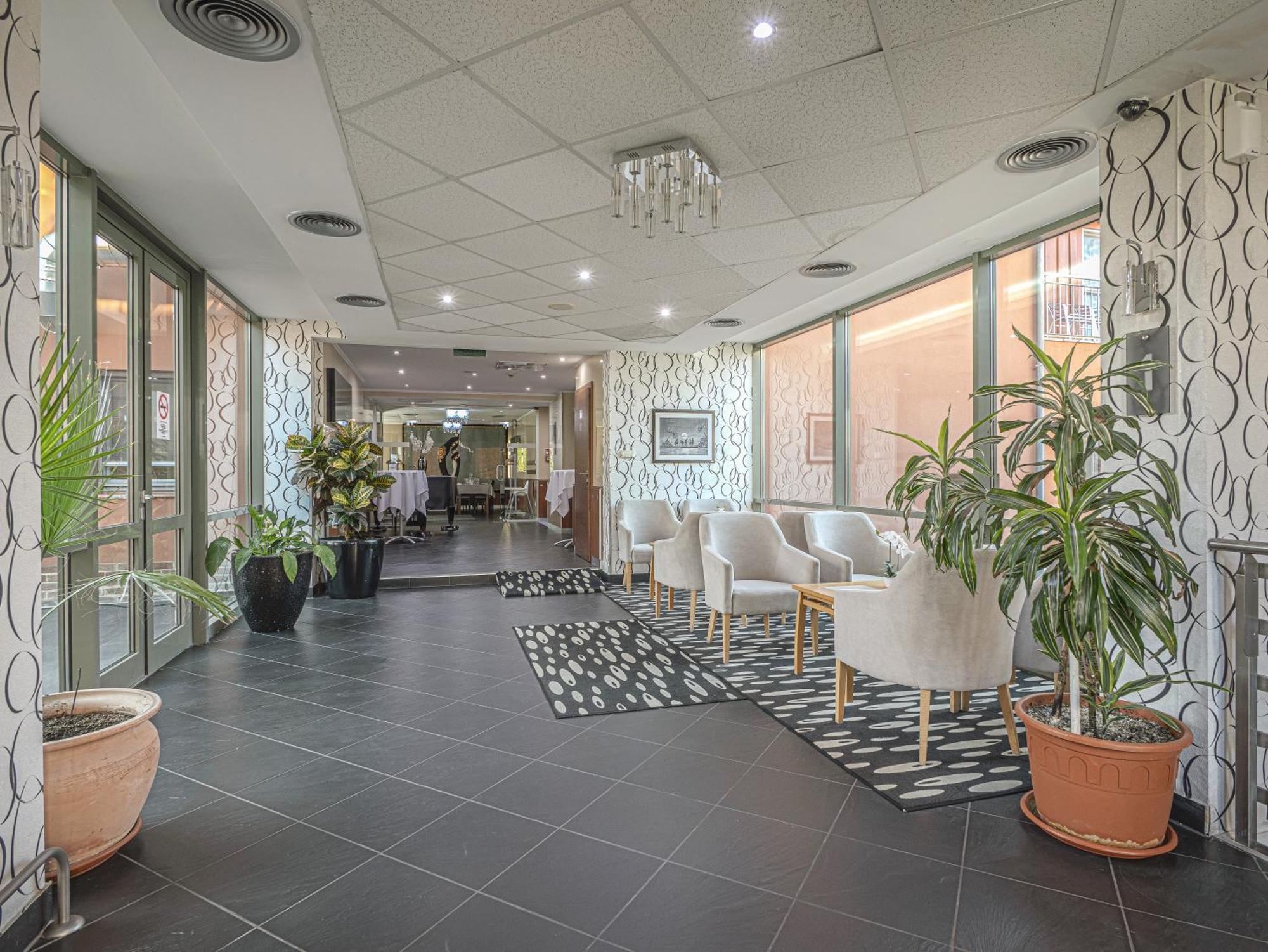 Holiday Beach Budapest Wellness Hotel With Sauna Park Экстерьер фото