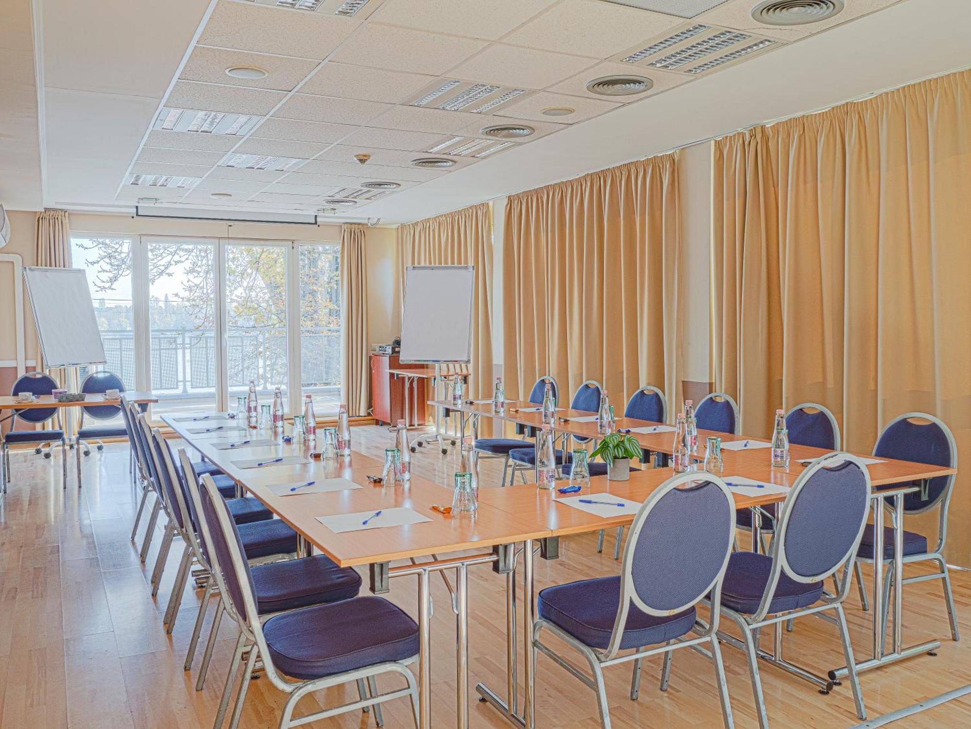 Holiday Beach Budapest Wellness Hotel With Sauna Park Экстерьер фото