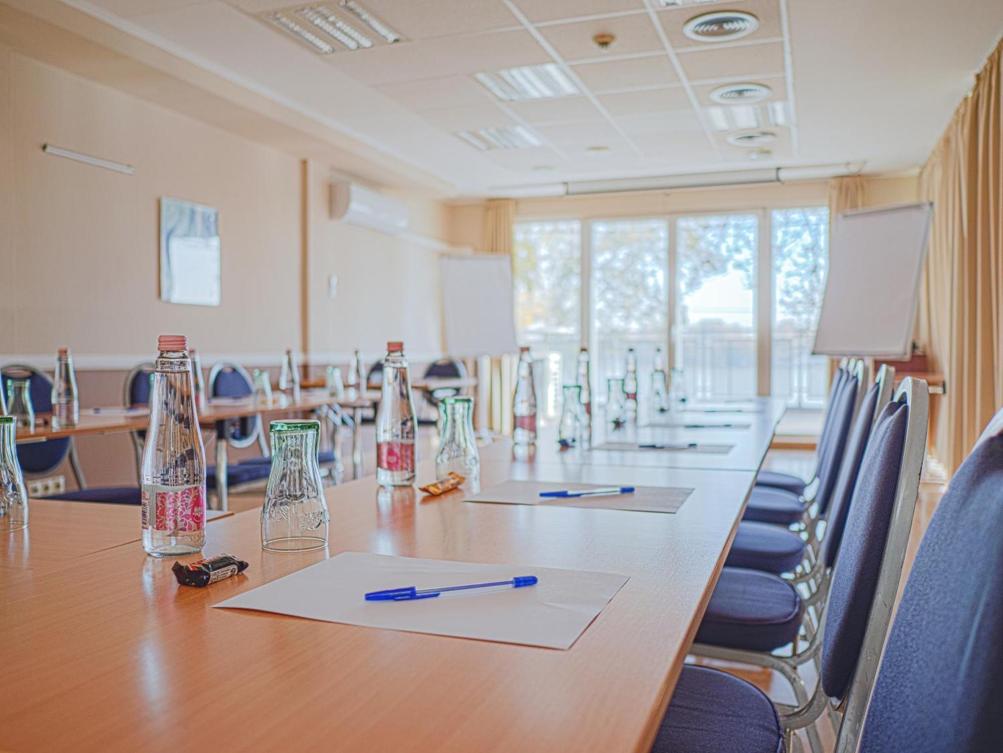 Holiday Beach Budapest Wellness Hotel With Sauna Park Экстерьер фото