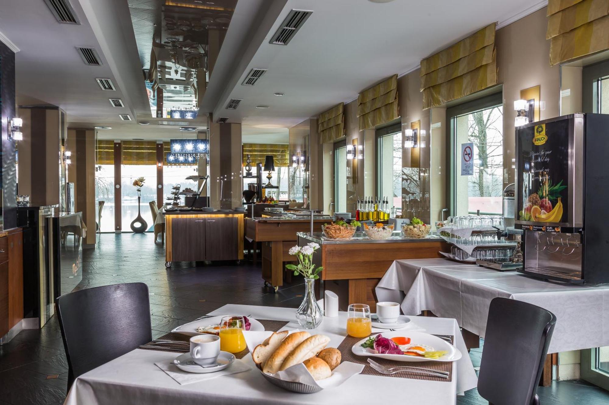 Holiday Beach Budapest Wellness Hotel With Sauna Park Экстерьер фото