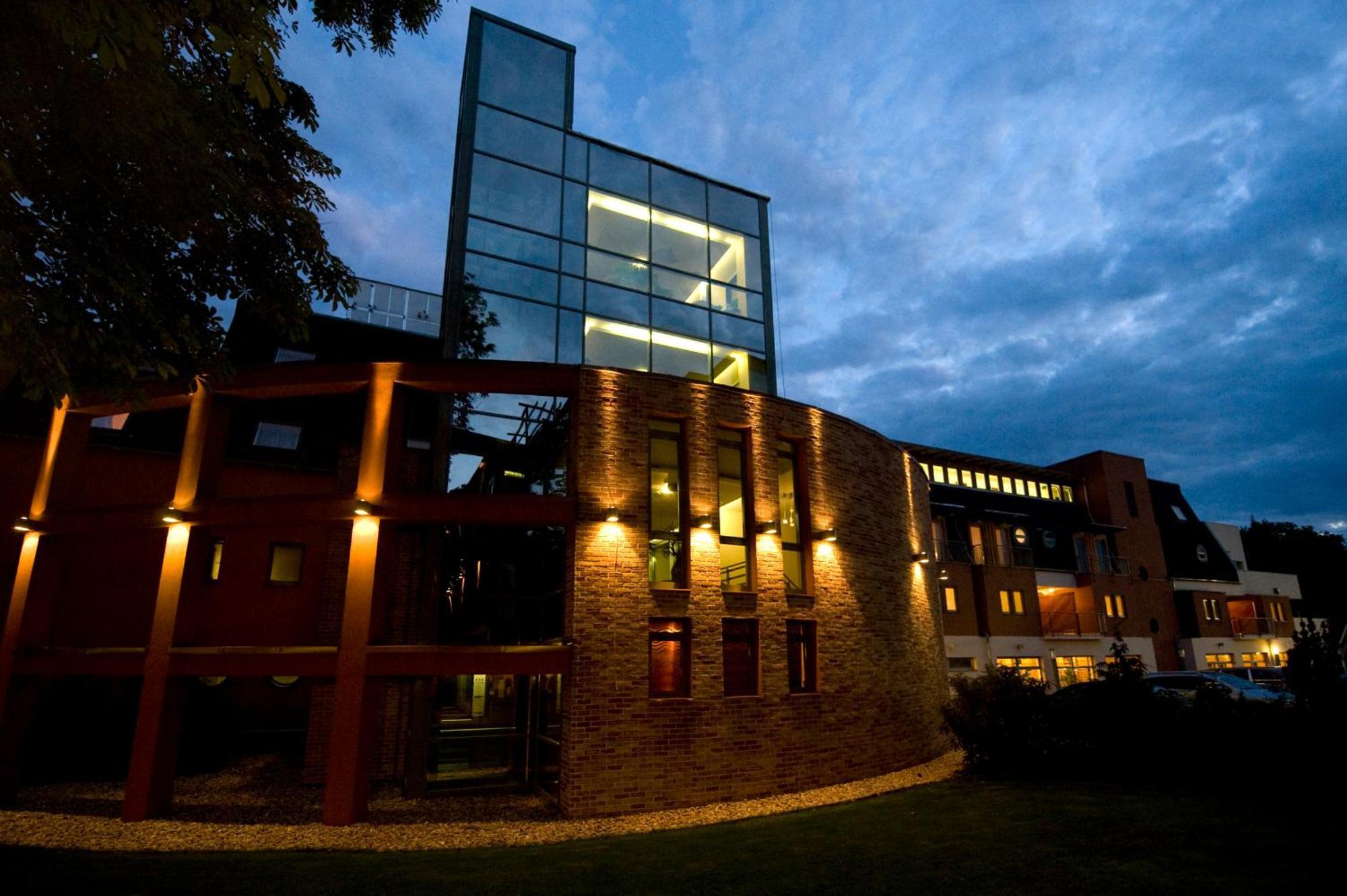 Holiday Beach Budapest Wellness Hotel With Sauna Park Экстерьер фото