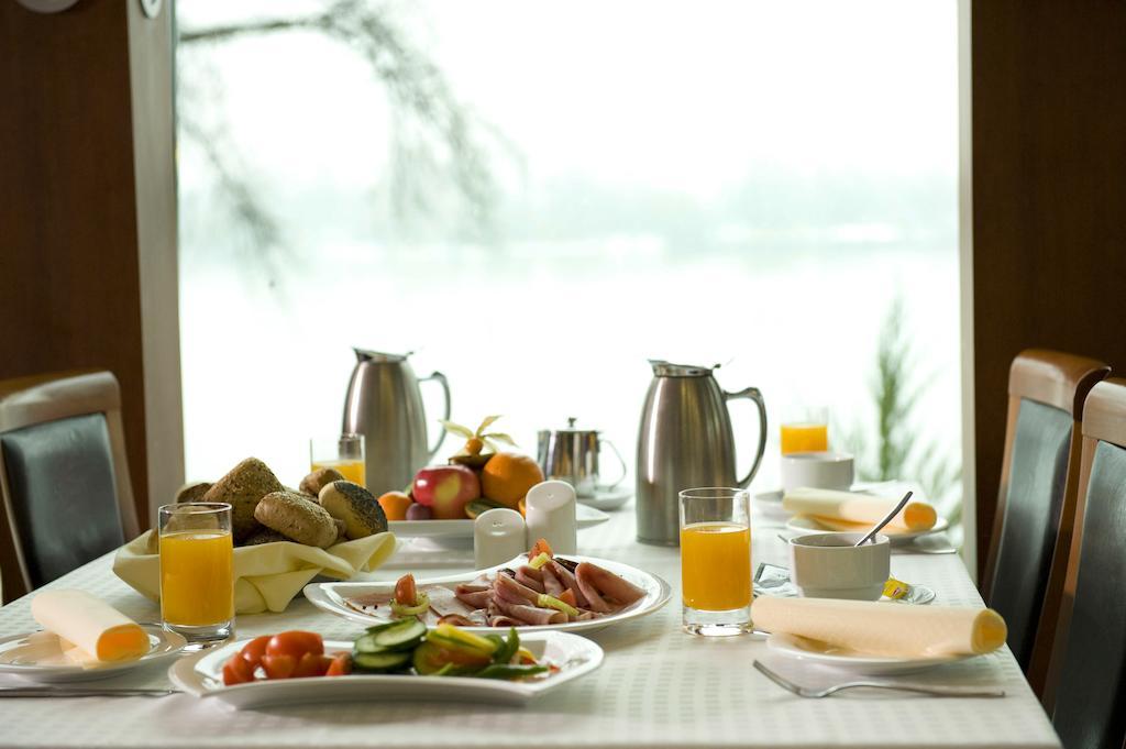 Holiday Beach Budapest Wellness Hotel With Sauna Park Экстерьер фото